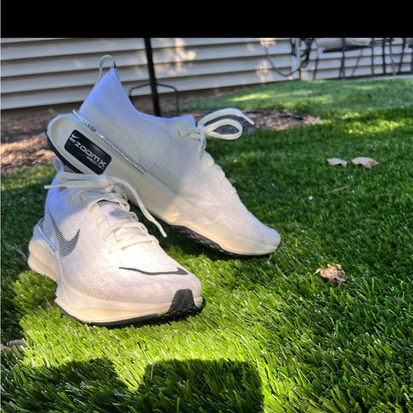 Nike womens ZOOM X invincible run 3 size 10.5. Worn 3 times. EUC - Picture 9 of 12